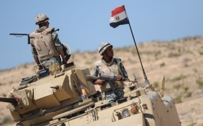 شنت القوات المسلحة المصرية اليوم السبت ضربة جوية في شمال سيناء، أدت إلى تمدير مناطق تمركز وإيواء المسلحين،&nbsp;وكذلك نقاط تجميع الأسلحة والذخائر وتدمير سبع عربات دفع رباعي وقتل عدد من العناص