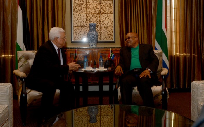 التقى الرئيس محمود عباس مساء الأربعاء، برئيس جنوب إفريقيا &quot;جاكوب زوما&quot;، بمقر البرلمان في مدينة كيب تاون.