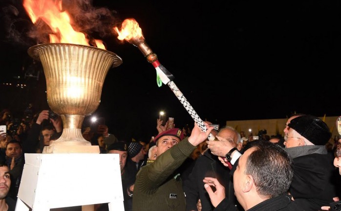 أوقد الرئيس محمود عباس، مساء السبت، في مقر الرئاسة بمدينة رام الله وسط الضفة الغربية، شعلة الانطلاقة الـ52 لحركة &quot;فتح&quot;.

وحضور فعاليات الانطلاقة رئيس الوزراء رامي الحمد الله، وعدد م