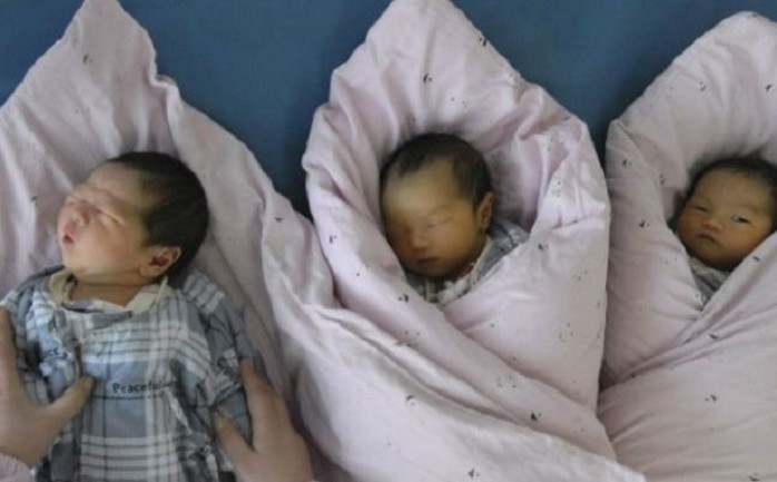 أطفال المرأة الصينية بعد الولادة