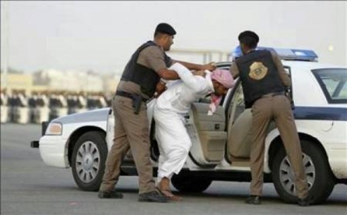 ألقت السلطات السعودية اليوم السبت القبض على قاتل الجندي أول عبدالله الرشيدي  و7 آخرين لعلاقتهم بالقضية.

