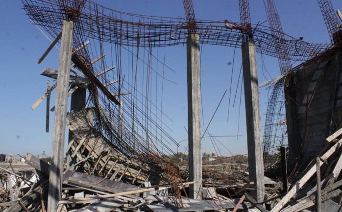 أصيب 7 مواطنين في انهيار سقف مبنى قيد الإنشاء ظهر اليوم الأحد، في حي الشيخ عجلين جنوب غرب مدينة غزة.

وقالت المتحدث باسم الدفاع المدني في غزة رائد الدهشان، إن طواقم الدفاع المدني وصلت إلى م