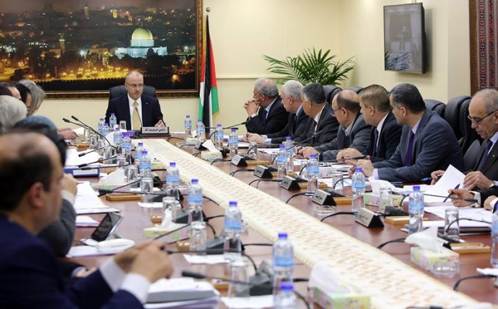 أكدت الحكومة الفلسطينية &nbsp;التزامها باستمرار عملية إعادة إعمار قطاع غزة في كافة المجالات، وبذل أقصى الجهود لحشد التمويل اللازم لإعادة إعمار المنازل.

