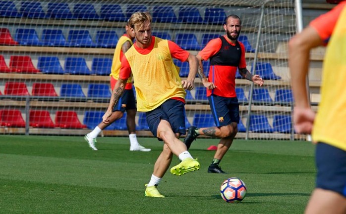 يستقبل نادي برشلونة الإسباني مساء اليوم السبت فريق ديبورتيفو ألافيس على أرضية ملعب "الكامب نو" وذلك ضمن مباريات الجولة الثالثة من الدوري الإسباني لكرة القدم.

ويدخل النادي الكتالوني المبارا