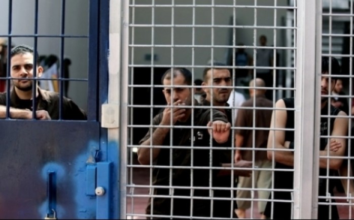 أكد نادي الأسير الفلسطيني، أن الأسرى في سجن نفحة قاموا صباح الاثنين، بإشعال النار في فرشة في إحدى غرف قسم (1).

واضاف النادي أن هذه العملية جاءت احتجاجاً على القمع الذي تعرضوا له أمس من قبل