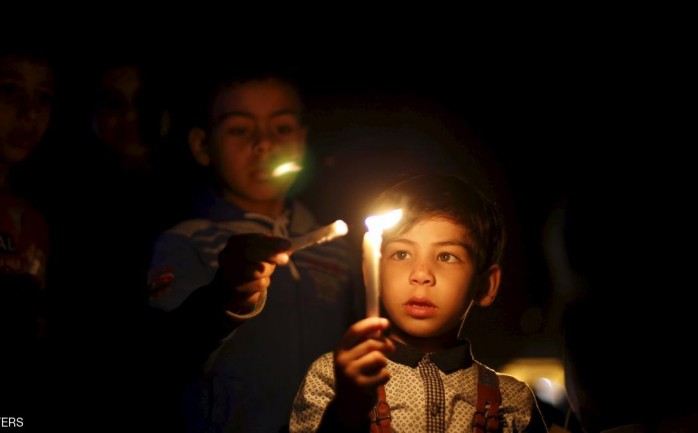 أكدت شركة توزيع الكهرباء في غزة، أنه لا يوجد جدول منتظم للكهرباء في القطاع، في ظل الحر الشديد وزيادة الأحمال الهائلة على شبكة الشركة.

وقال مدير الإعلام والعلاقات العامة في شركة الكهرباء طا
