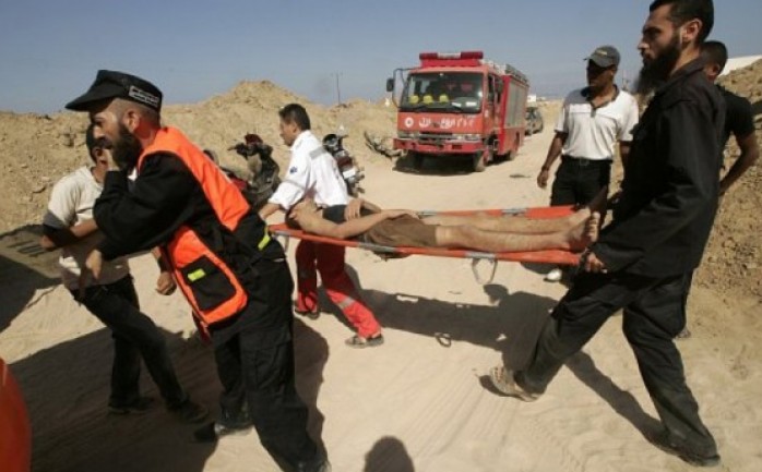 تمكنت الطواقم الطبية فجر الأحد من إخراج أربعة جثث من نفق تجاري على الحدود المصرية تم إغراقه قبل 9 أيام.

وقال شهود عيان في المنطقة :"إنه تم انتشال كلاً من 