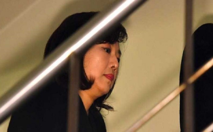 اعتُقلت وزيرة الثقافة الكورية الجنوبية &quot;تشو يون سون&quot;، السبت، للاشتباه بتورطها في إعداد قائمة سوداء للفنانين الذين ينتقدون الرئيسة باك جون هاي، وسط أزمة فساد أدت إلى مساءلة ال