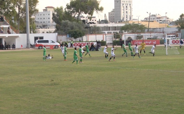 أسقط فريق الهلال نظيره الصداقة بنتيجة 2-1 في المباراة التي أقيمت على ملعب اليرموك، ضمن منافسات الأسبوع العاشر من دوري الوطنية موبايل للدرجة ممتازة.

سجل هدفي الهلال اللاعب طارق صالح 22, ومحمد