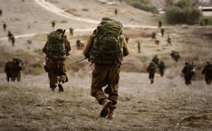 تواصل قوات الاحتلال، تدريباتها العسكرية لليوم الثاني على التوالي، في مناطق متفرقة من الأغوار الشمالية.

وقال الخبير في شؤون الاستيطان والانتهاكات الإسرائيلية، عارف دراغمة إن "الاحتلال يواصل