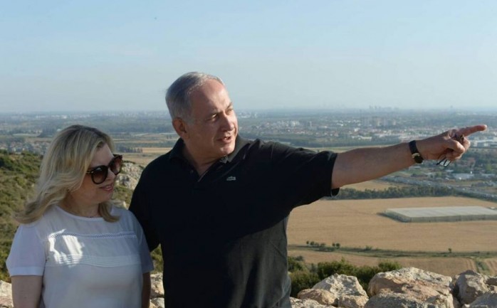 نشر رئيس الوزراء الإسرائيلي بنيامين نتنياهو صوراً مع زوجته سارة في رحلة برية على ما يبدو للتنزه بمناسبة ما يسمى "عيد الفصح اليهودي".