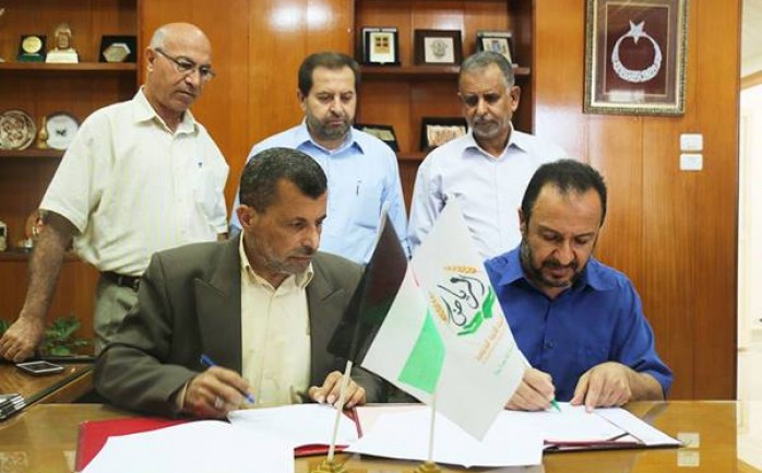 وقعت جمعية الرياض الخيرية اتفاقية مع بلدية غزة لإنشاء "بئر ارتوازي" لسكان مخيم الشاطئ غرب مدينة غزة، بتكلفة 200 ألف دولار.

ووقعت الاتفاقية في
