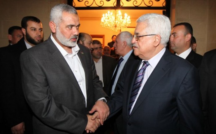 تلقى الرئيس محمود عباس مساء الجمعة، اتصالا هاتفيا من نائب رئيس المكتب السياسي لحركة &quot;حماس&quot; إسماعيل هنية.

وقدم هنية للرئيس خلال الاتصال أحر ال
