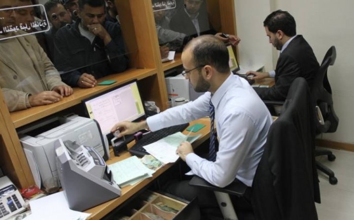 أعلنت وزارة المالية بغزة، صباح الأربعاء، صرف دفعة مالية لموظفي غزة بنسبة 45% بدءاً من الأحد المقبل عن شهر يونيو الماضي.

وقال و