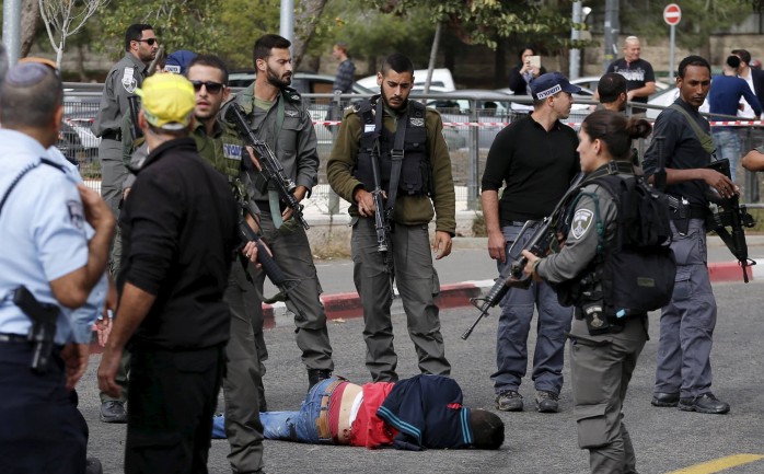 أصيب الشابان إياد وأحمد أبو داود "19 و 17 عامًا" مساء الاثنين، بجروح وصفت بالخطيرة، إثر دهسهما من قبل "جيب" إسرائيلي جنوب مدينة الخليل بالضفة الغربية المحتلة.

وأفاد شهود عيان لـ"الوطنيـة" 
