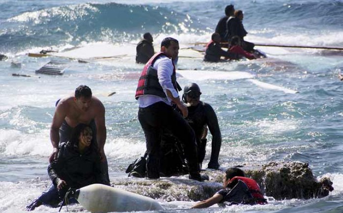 قضى 50 لاجئًا من فلسطينيي سورية غرقًا خلال محاولات وصولهم إلى الدول الأوروبية هربًا من الأحداث الجارية في سوريا.

وقالت مجموعة العمل من أجل فلسطينيي سورية إن غا