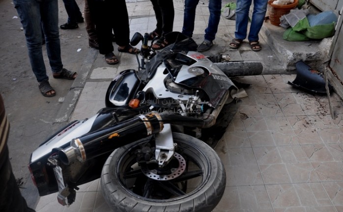 أصيب سائق دراجة نارية، صباح الجمعة، جراء حادث سير وقع بين دراجته ومركبة قرب مفترق التحلية شرق خان يونس جنوب قطاع غزة.

وقال شهود عيان في المكان إن تم نقل المصاب