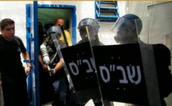 حملت حركة حماس الاحتلال الإسرائيلي المسؤولية الكاملة عن تداعيات العملية القمعية والتصعيد الهمجي الخطير بحق الأسرى في سجني نفحة والنقب.

وقالت الحركة في بيان لها