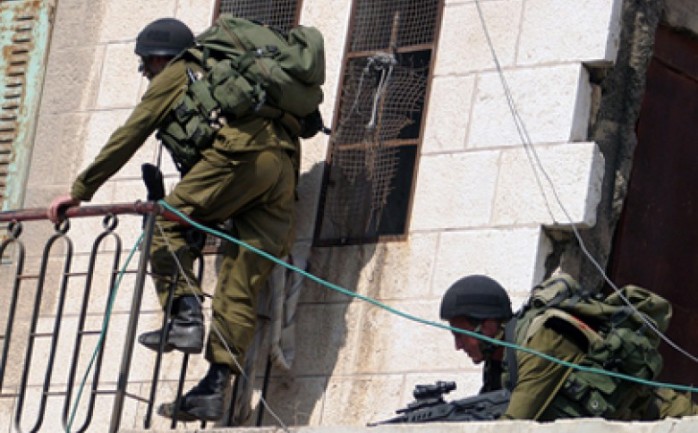استولت قوات الاحتلال الإسرائيلي، اليوم الخميس، على أحد منازل المواطنين في منطقة البالوع ببلدة الخضر، جنوب بيت لحم، وحولته الى مركز تحقيق.

