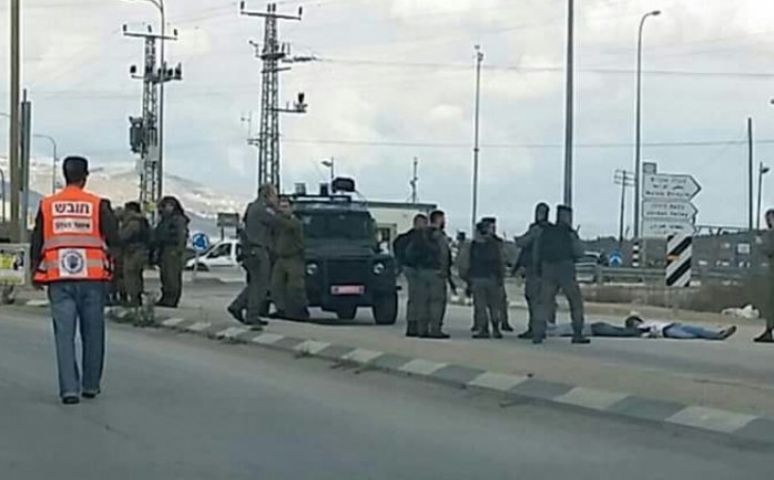 أطلقت قوات الاحتلال النار على شاب فلسطيني بزعم محاولة تنفيذ عملية طعن على حاجز حوارة جنوب مدينة نابلس. 

يتبع//