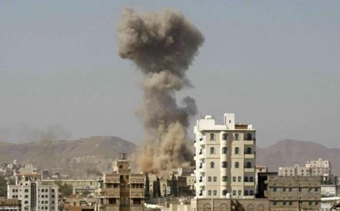 هزت انفجارات عنيفة العاصمة اليمنية صنعاء، اليوم الأحد، إثر غارات شنتها مقاتلات التحالف العربي، على مواقع عسكرية يسيطر عليها الحوثيون والقوات العسكرية الموالية للرئيس المخلوع علي عبدالله صالح.