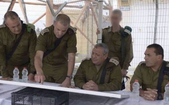 قال رئيس هيئة الاركان الإسرائيلي الجنرال غادي ايزنكوت إن الجيش وضع قطاع غزة على سلم أولوياته للعام الجاري.

وأضاف ايزنكوت في تصريحات نشرت
