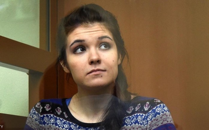 أدانت محكمة عسكرية روسية، يوم الخميس، شابة حاولت الالتحاق بمقاتل متشدد في سوريا، بأربعة أعوام ونصف.

وبحسب ما نقلت فرانس برس، فإن الشابة فارفارا كاراولوفا، طالبة تبلغ من العمر 21 عاما، حاولت 