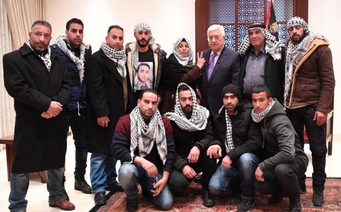 استنكر الرئيس محمود عباس، جريمة الاحتلال الإسرائيلي بإعدام الشاب&nbsp;قصى العمور، الذي استشهد في بلدة تقوع جنوب شرق بيت لحم يوم الإثنين الماضي.

واستقبل الرئيس 