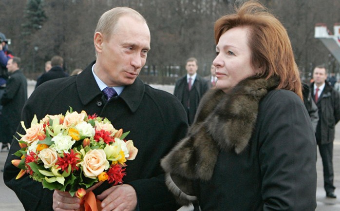 قال الرئيس الروسي فلاديمير بوتين إن حياته الشخصية تجري بشكل مريح بعد طلاق زوجته ليودميلا.

وذكر بوتين خلال فعالية &quot;الخط المباشر&quot;، الخميس، ردا 