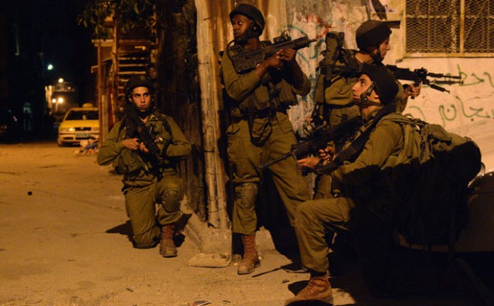 اعتقلت قوات الاحتلال الإسرائيلي الليلة الماضية، 6 مطلوبين فلسطينيين من الضفة الغربية، بحسب ما نقلته الإذاعة الإسرائيلية.

وقالت الإذاعة إن ستة فلسطينيين اعتقلوا