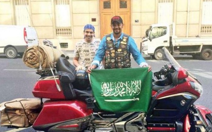 قطع الرحالة السعودي فهد الزهراني، 7 آلاف كيلومتر على دراجته النارية لإيصال رسالة مفادها بأن &quot;الإرهاب لا دين له&quot;

وأكد الزهراني أنه يسعى لتوضيح جهود ال