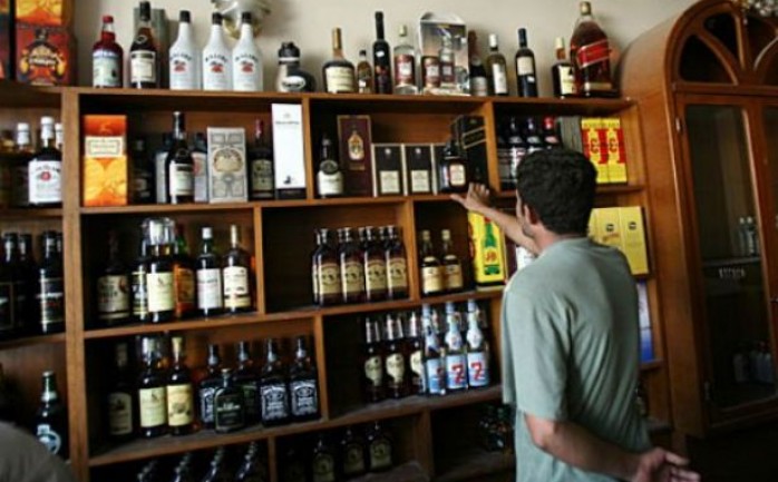 صادق البرلمان العراقي على قانون يحظر استيراد وتصنيع وبيع المشروبات الكحولية، وذلك لمخالفتها الحقوق الفردية والعامة.

وصوت البرلمان على القانون خلال جلسة ترأسها رئيس المجلس سليم الجبوري وحضر