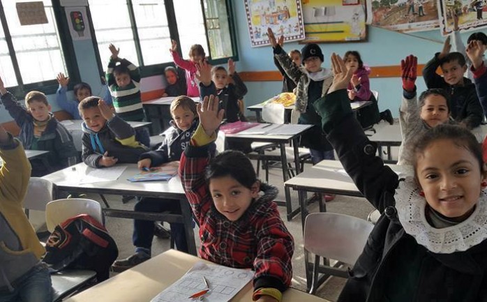أطلقت وزارة التربية والتعليم، مشروع الأمل لدعم تعليم القراءة والكتابة في المدارس الحكومية في قطاع غزة.

ويستهدف المشروع&nbsp; 5000 طالب وطالبة من الصفوف الرابع 