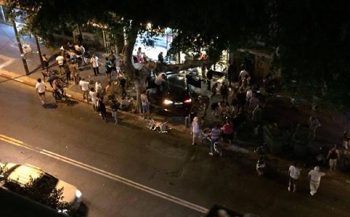 قتل 3 إسرائيليين الليلة وأصيب 3 آخرين بجراح وصفت الخطيرة، جراء فقدان أحد السائقين السيطرة على مركبته واقتحامها مطعم في مدينة "تل أبيب".