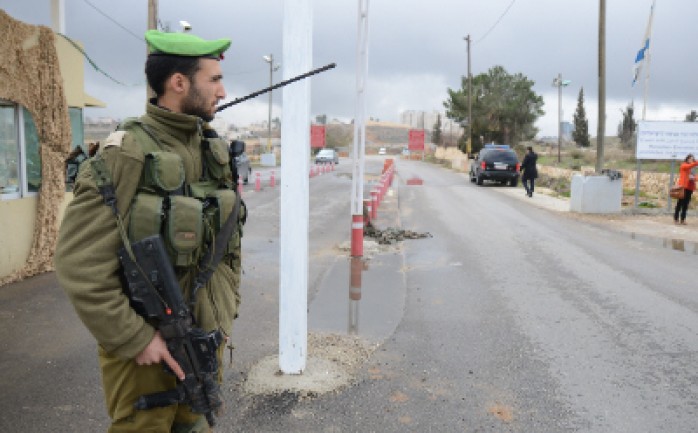فرضت قوات الاحتلال الاسرائيلي الأربعاء طوقا عسكرياً واغلاقاً شاملاً على مدن الضفة الغربية وقطاع غزة بحجة إقامة ما يسمى دولة &quot;إسرائيل&quot;.

