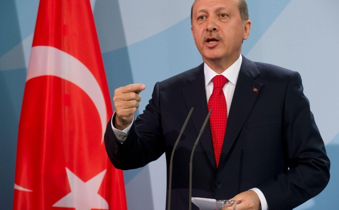 قال الرئيس التركي رجب طيب أردوغان، إن "نتيجة الاستفتاء الذي صوت فيه البريطانيون لصالح خروج بلادهم من مظلة الاتحاد (الأوروبي)، بمثابة بداية مرحلة جديدة للطرفين.