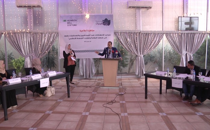 عقدت مؤسسة فلسطينيات في قطاع غزة مساء الأربعاء، مناظر إعلامية حملت عنوان "تصاعد الانتهاكات ضد الصحفيين والصحفيات يعود إلى ضعف النقابة وتشتت الجسم الصحفي".

