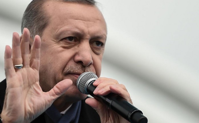 أعلن الرئيس التركي&nbsp;رجب طيب أردوغان&nbsp;أن الهجوم الذي يشنه مسلحون سوريون بدعم من أنقرة لتحرير بلدة الباب السورية من قبضة تنظيم داعش &quot;سينتهي قريبا&quot;.

