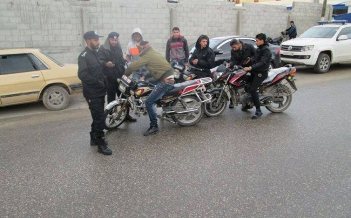 أعلنت المباحث العامة &nbsp;اليوم الخميس، أنها ضبطت 16 دراجة نارية مسروقة في محافظة غزة.

وقال مدير الحملة في المباحث النقيب أدهم زقوت إنه تم استنفار جميع أفراد 