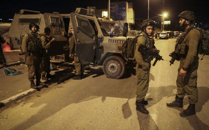 اقتحمت قوات كبيرة من جيش الاحتلال الإسرائيلي بصحبة الجرافات قرية قنديا شمال مدينة القدس المحتلة وشرعت في محاصرة عدد من المنازل.