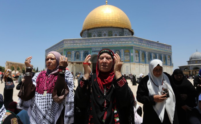 استأنفت سلطات الاحتلال الاسرائيلي اليوم الجمعة برنامج زيارات سكان قطاع غزة فوق ال60 عاما للصلاة في المسجد الاقصى المبارك بعد توقف دام لعدة أسابيع.
