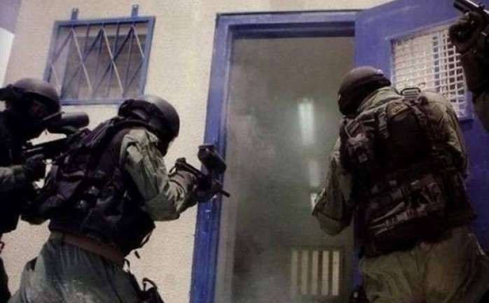 قررت ما تسمى إدارة سجون الاحتلال الإسرائيلي نقل 50 أسيرا من سجن "ريمون"، كإجراء عقابي وردا على الخطوات التصعيدية التي بدأوا بتنفيذها.
