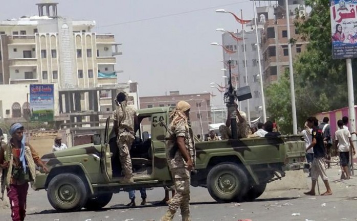 قتل 20 جندي وأصيب نحو ثلاثين آخرين بجروح في انفجار وقع بين مجموعة من القوات المؤيدة للرئيس اليمني عبد ربه منصور هادي في معسكر الصولبان شمال شرق عدن.

وقال مصدر عسكري في المدينة، إن 20 جندي قت
