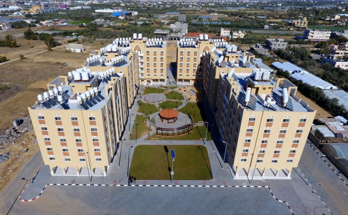 بدأت اللجنة القطرية لإعادة إعمار غزة بالتنسيق مع وزارة الأشغال العامة والإسكان بتشكيل لجان فنية للإستلام الابتدائي لعدد (15) عمارة من البنايات السكنية من الشركات المنفِذة، بواقع 300 شقة 