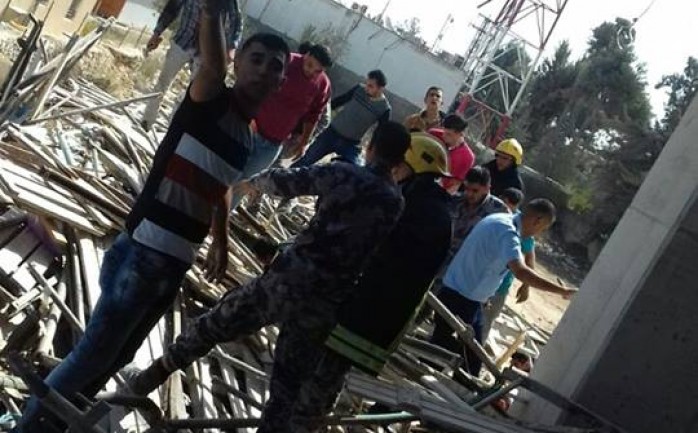 أصيب ستة عمال بجراح مختلفة جراء سقوط سقالة في مبنى قيد الانشاء بحي الماصيون في مدينة رام الله.

وقال جهاز الدفاع المدني :" إن طواقمه قامت بإخلاء ستة اصابات