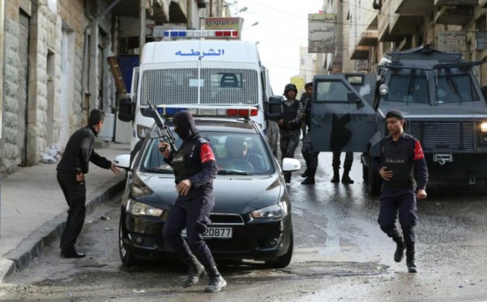 قُتل خمسة من مرتبات المخابرات الأردنية العامة، جراء تعرض مقر المخابرات في مخيم البقعة لهجوم صباح الاثنين.

وأعلن الناطق الرسمي باسم