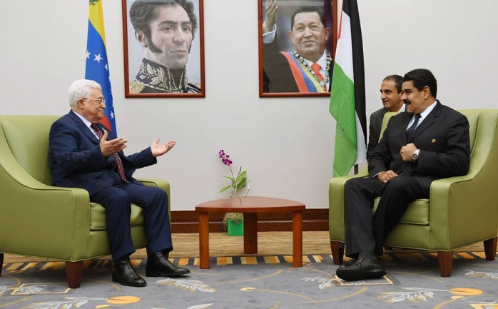 التقى الرئيس محمود عباس، على هامش أعمال القمة الـ17 لحركة عدم الانحياز، التي تستضيفها فنزويلا، السفراء العرب المعتمدين لدى فنزويلا.

