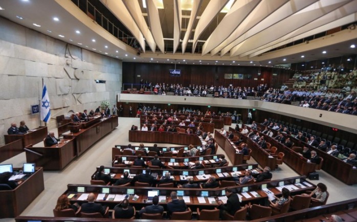 من المتوقع أن تصادق لجنة آداب السلوك البرلمانية في الكنيست الإسرائيلي اليوم الثلاثاء على إلغاء الحظر المفروض على زيارات اعضاء الكنيست للمسجد الأقصى.

وق
