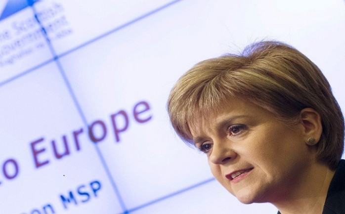 أكدت رئيسة وزراء أسكتلندا، نيكولا ستيرجن، أن إجراء استفتاء جديد على الاستقلال "مرجح بشدة" قبل 2020، بعدما اختار البريطانيون الخروج من الاتحاد الأوروبي.

