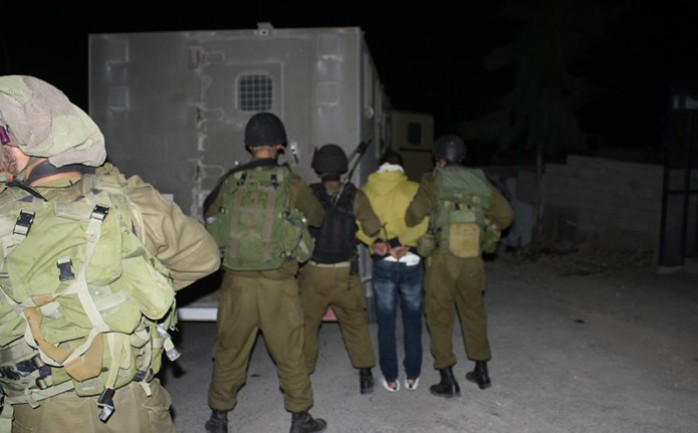 شنت قوات الاحتلال الإسرائيلية يوم الخميس حملة اعتقالات ومداهمات واسعة شملت عدد من مناطق الضفة الغربية والقدس.

